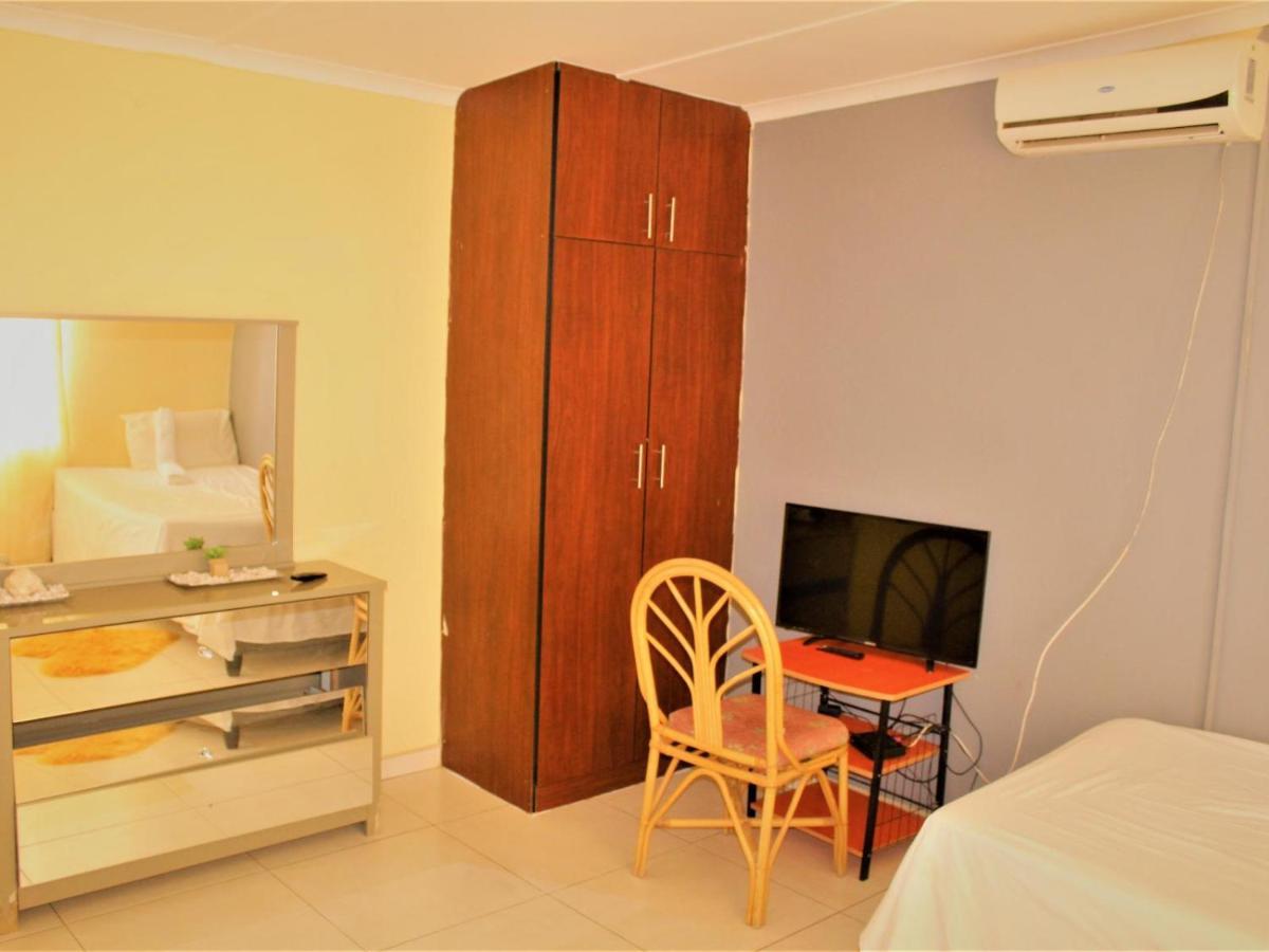 Opuwo P Wake Guesthouse الغرفة الصورة
