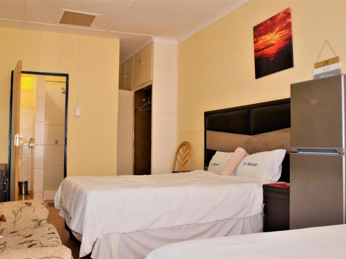 Opuwo P Wake Guesthouse الغرفة الصورة